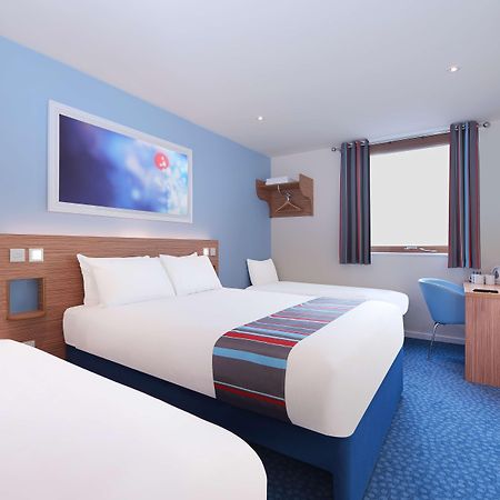 Travelodge Dublin Phoenix Park Касълнок Екстериор снимка
