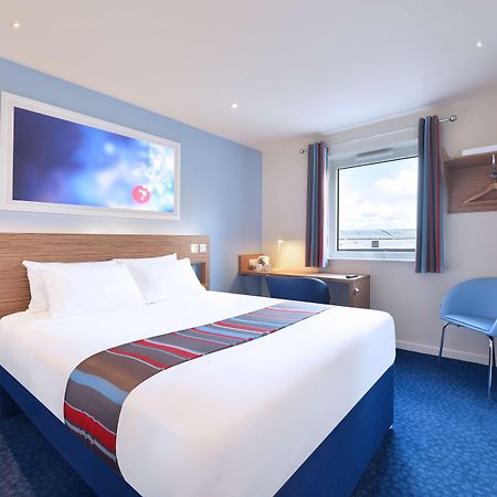 Travelodge Dublin Phoenix Park Касълнок Екстериор снимка