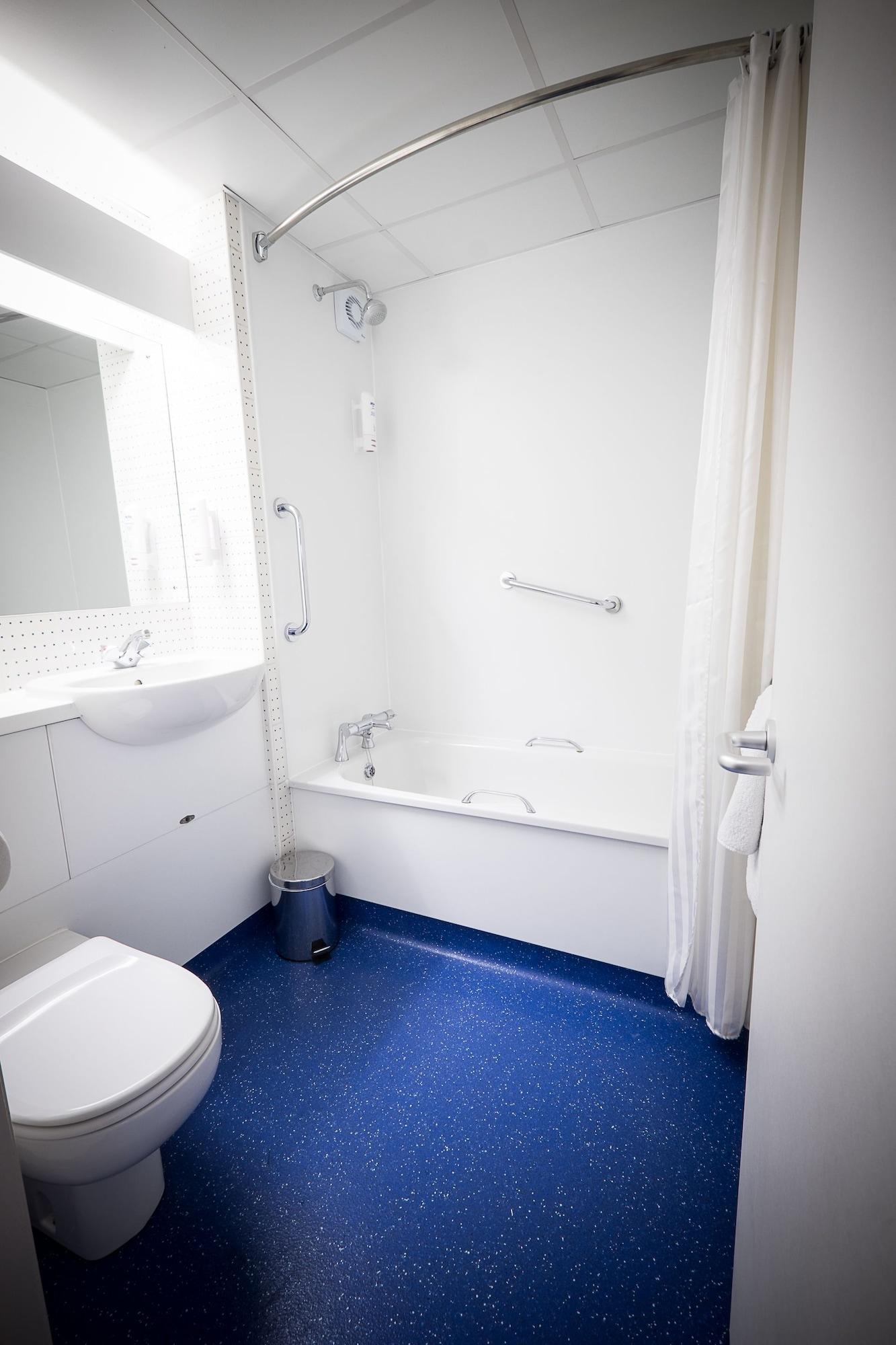 Travelodge Dublin Phoenix Park Касълнок Екстериор снимка