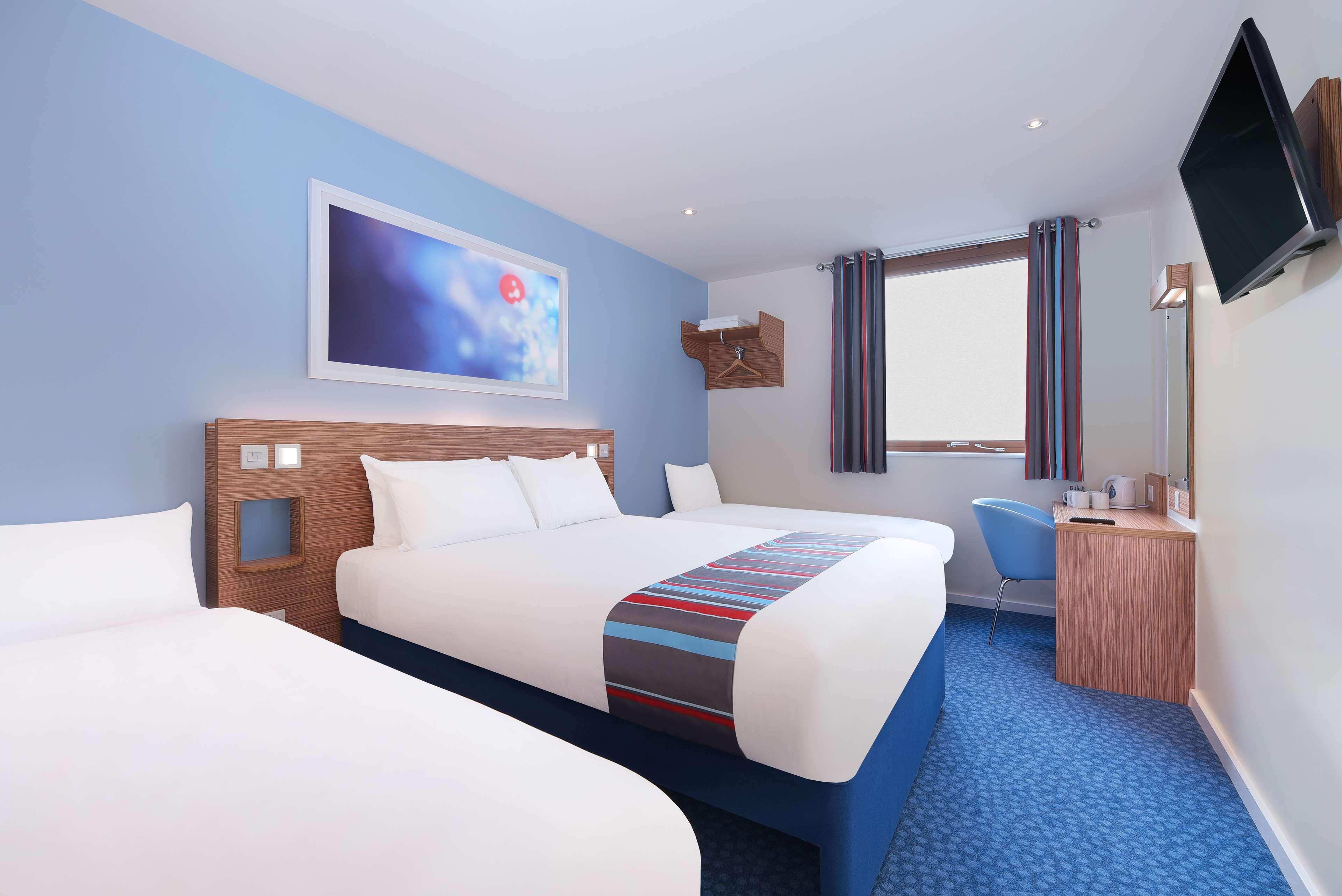 Travelodge Dublin Phoenix Park Касълнок Екстериор снимка