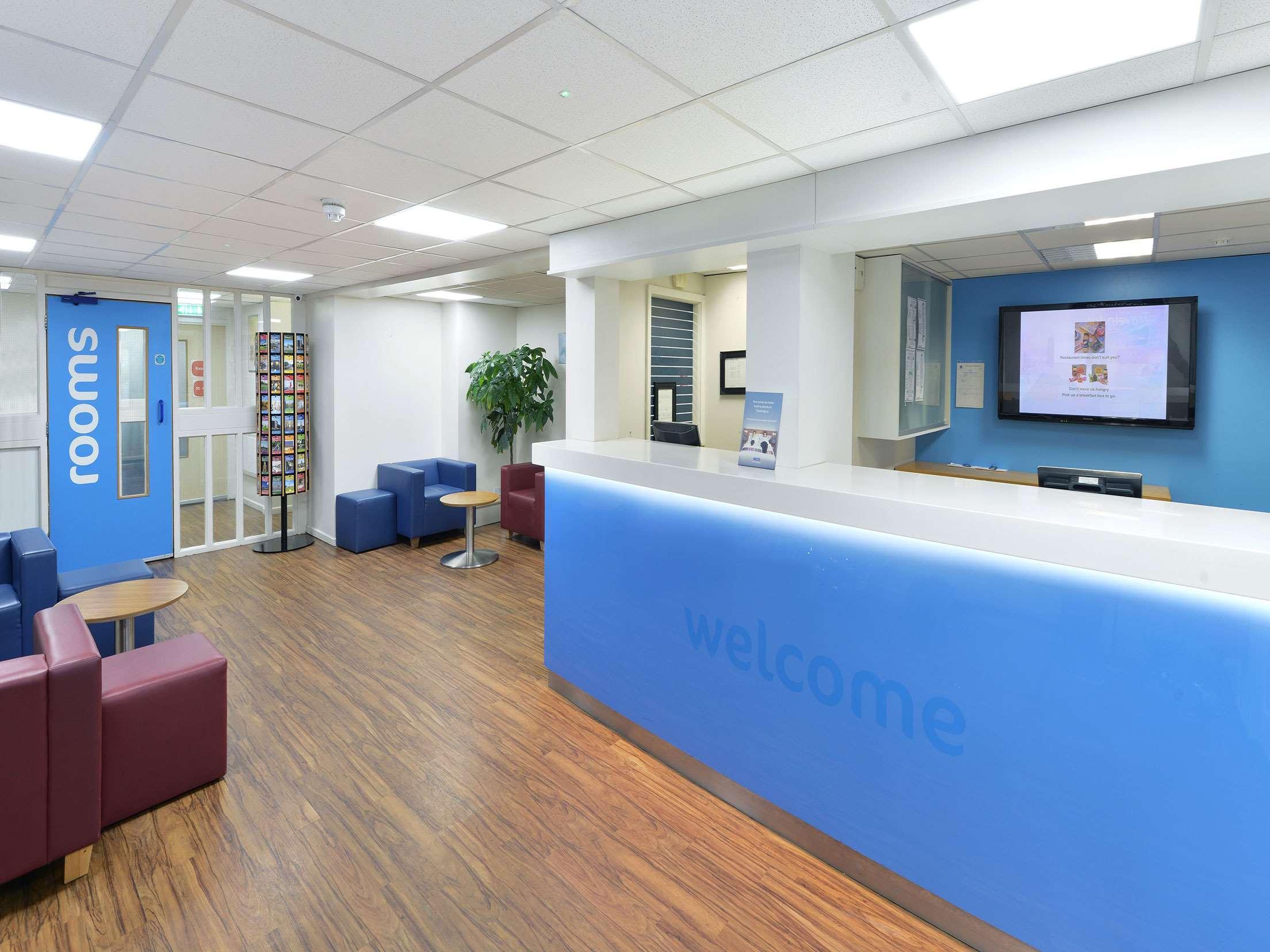 Travelodge Dublin Phoenix Park Касълнок Екстериор снимка