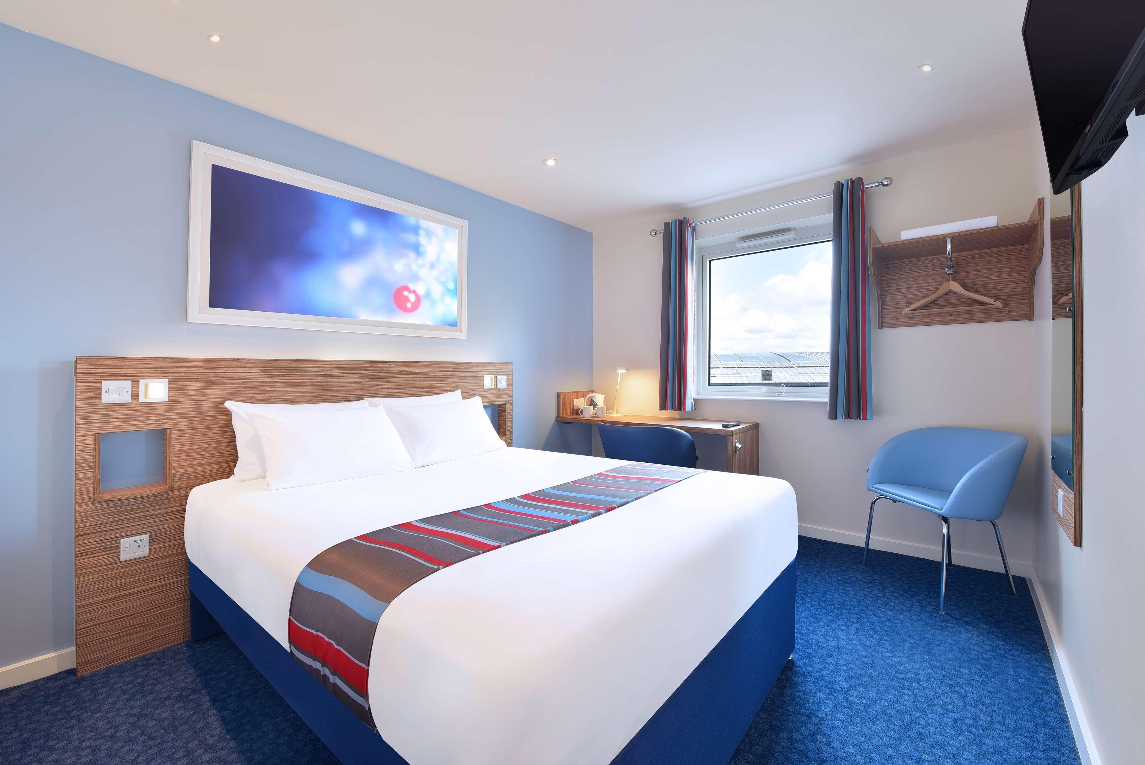 Travelodge Dublin Phoenix Park Касълнок Екстериор снимка