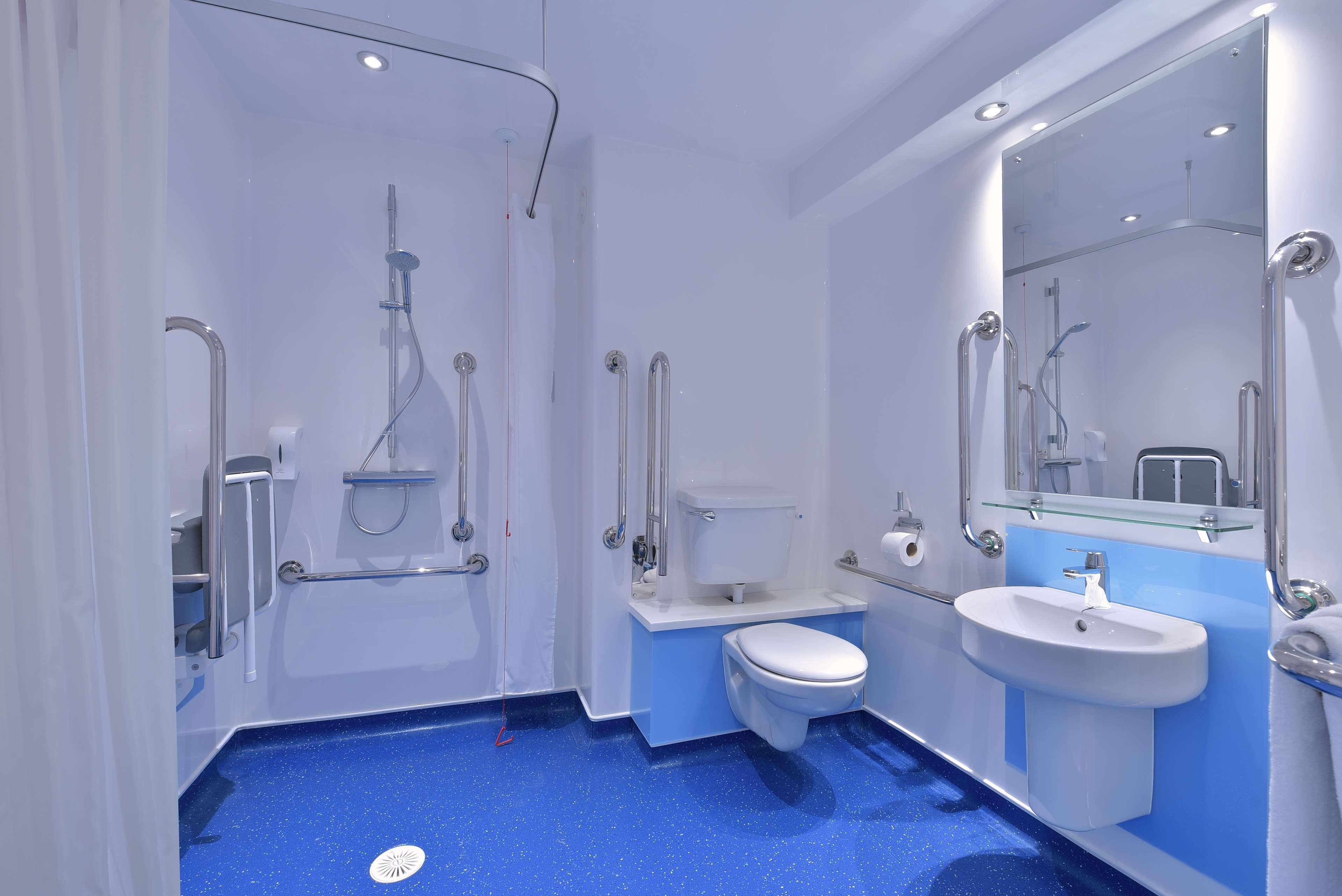 Travelodge Dublin Phoenix Park Касълнок Екстериор снимка