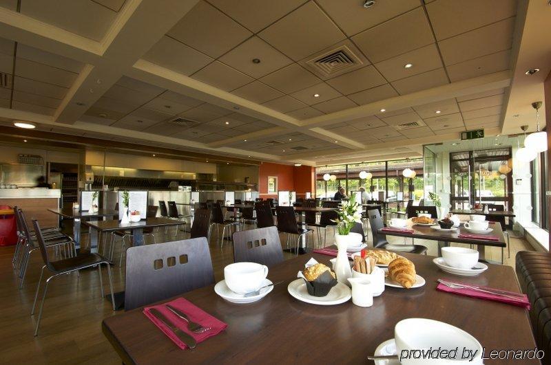 Travelodge Dublin Phoenix Park Касълнок Екстериор снимка