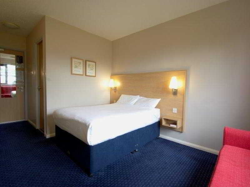 Travelodge Dublin Phoenix Park Касълнок Екстериор снимка