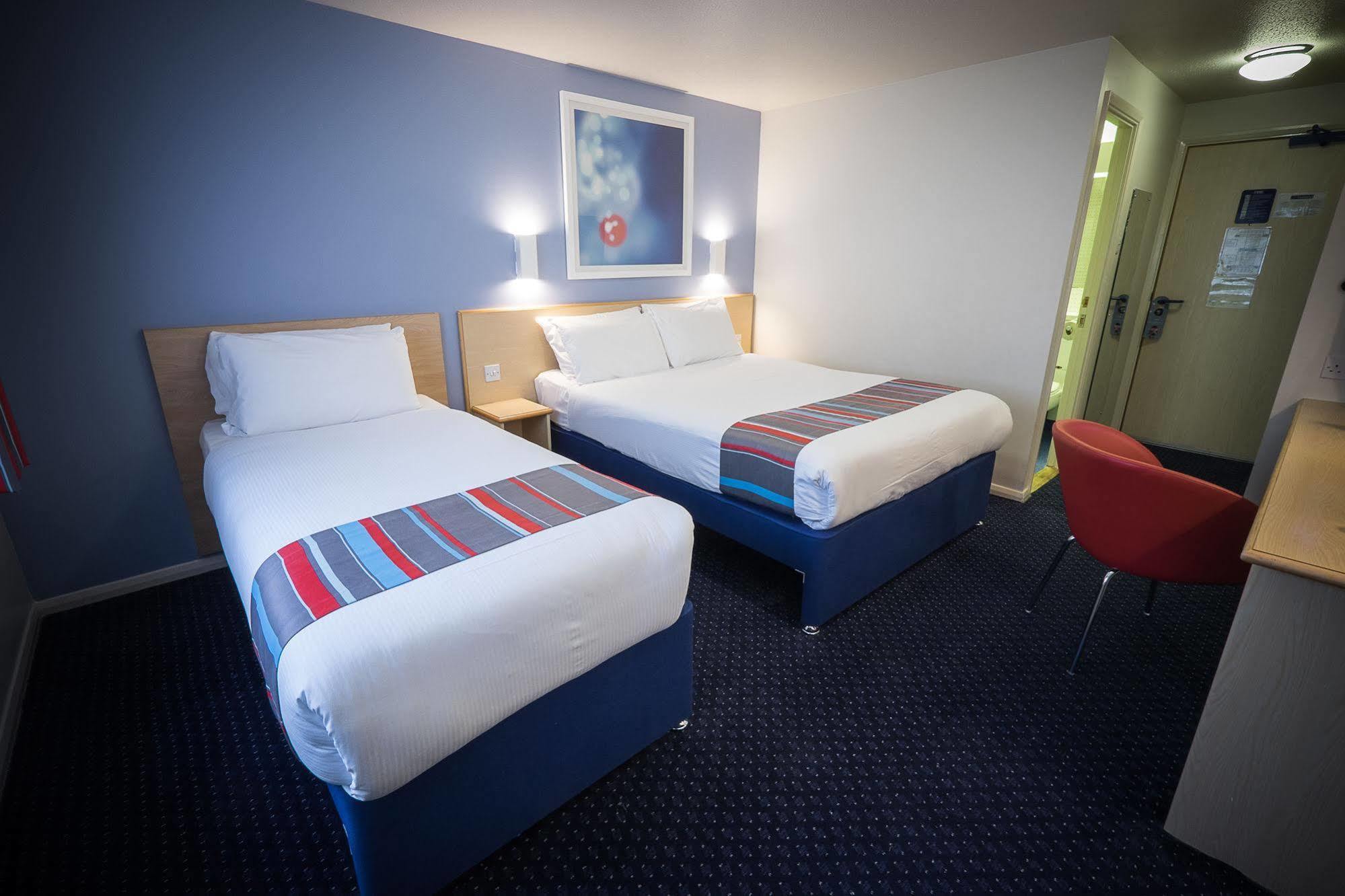 Travelodge Dublin Phoenix Park Касълнок Екстериор снимка